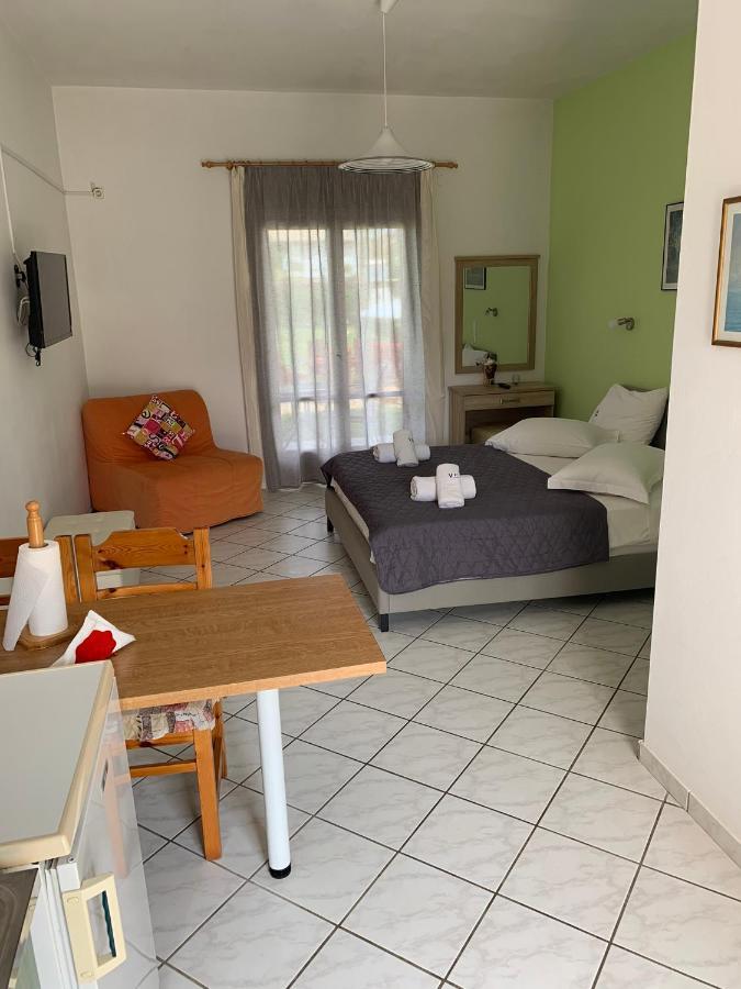 Eleftheria Studios And Apartments Acharavi  Luaran gambar