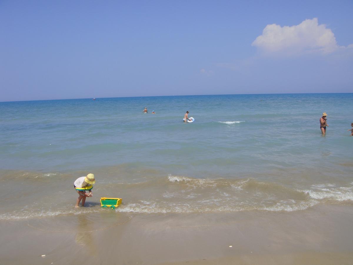Eleftheria Studios And Apartments Acharavi  Luaran gambar